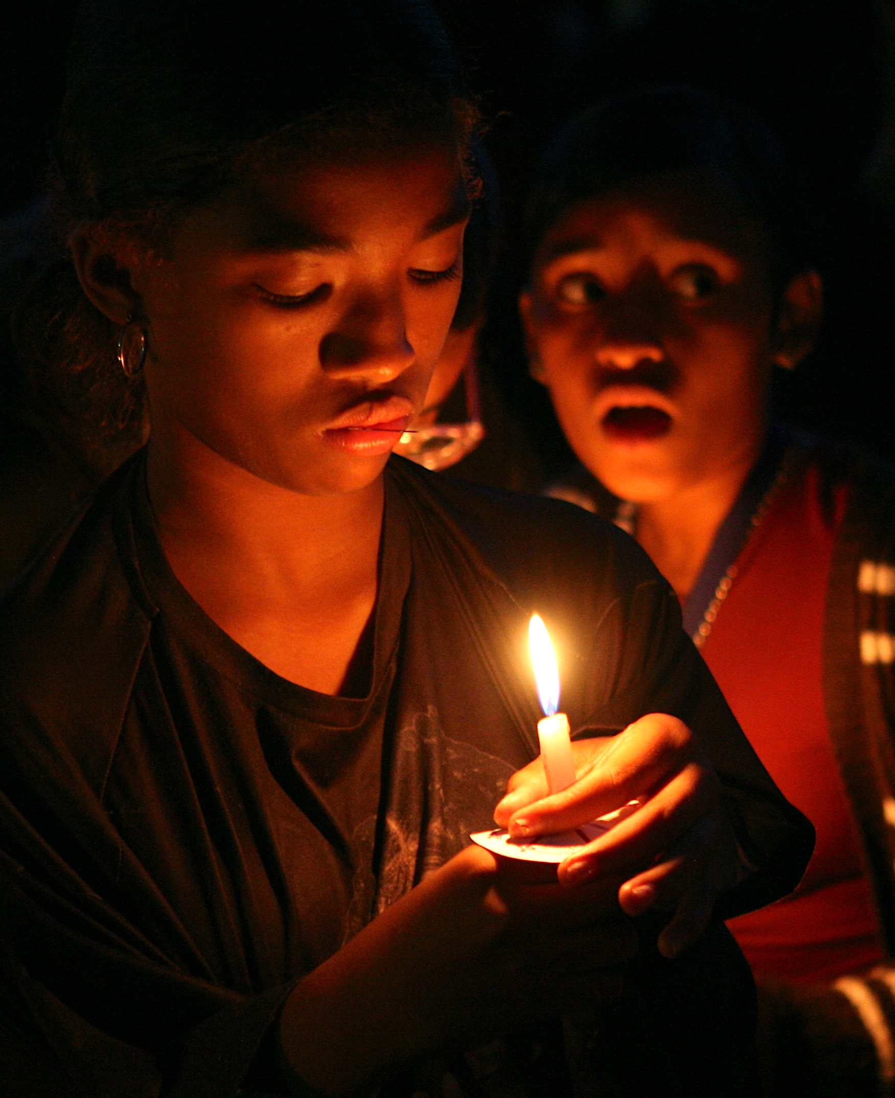 Hundreds gather at vigil to mourn victims of Cape Verde bus crash